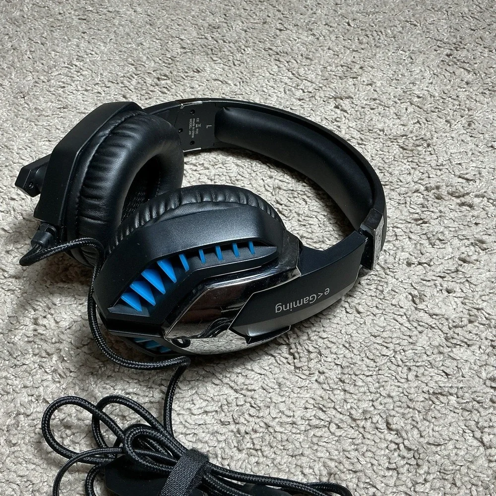 e Gaming USB Wired Headset Black,‎ White 7.1 Surround Sound With Boom Mic VG1